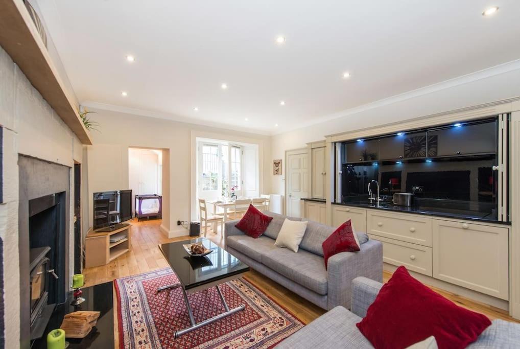 Self Catering , City Centre Apartment With Parking EDI Eksteriør billede