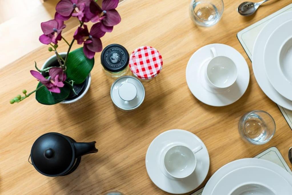 Self Catering , City Centre Apartment With Parking EDI Eksteriør billede