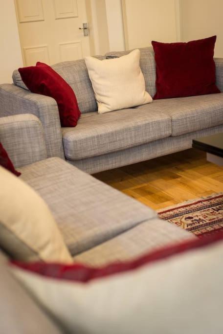 Self Catering , City Centre Apartment With Parking EDI Eksteriør billede