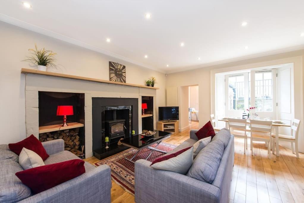 Self Catering , City Centre Apartment With Parking EDI Eksteriør billede
