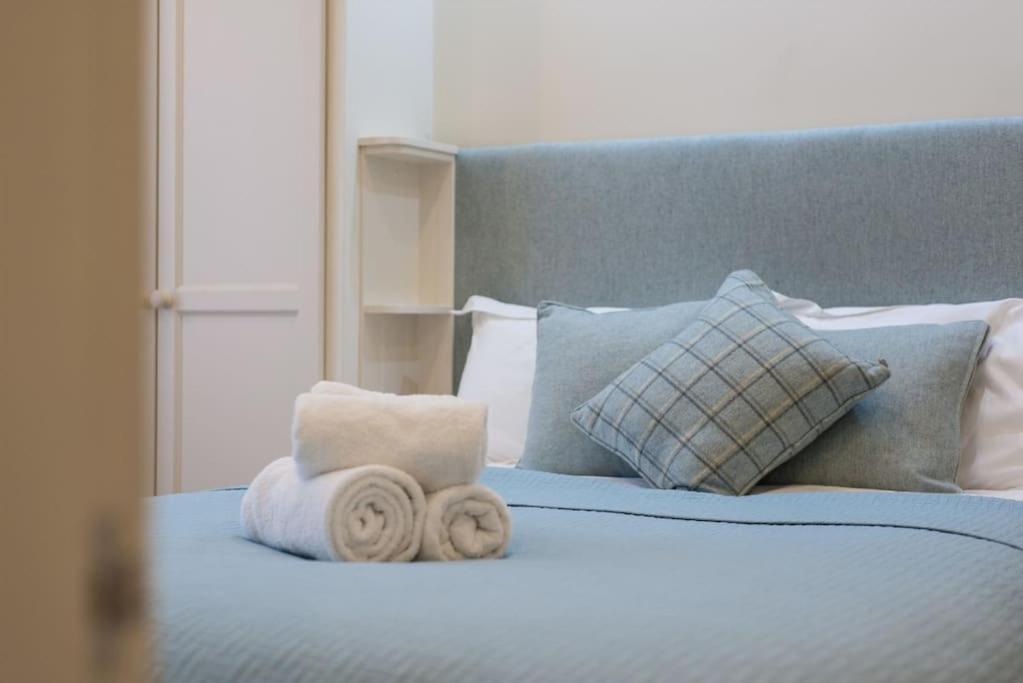 Self Catering , City Centre Apartment With Parking EDI Eksteriør billede