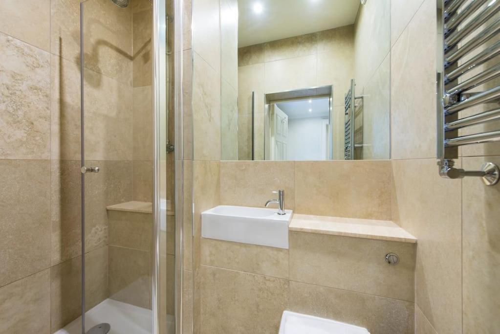 Self Catering , City Centre Apartment With Parking EDI Eksteriør billede